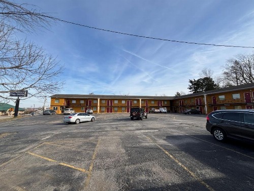 ECONOMY INN & SUITES - image 2