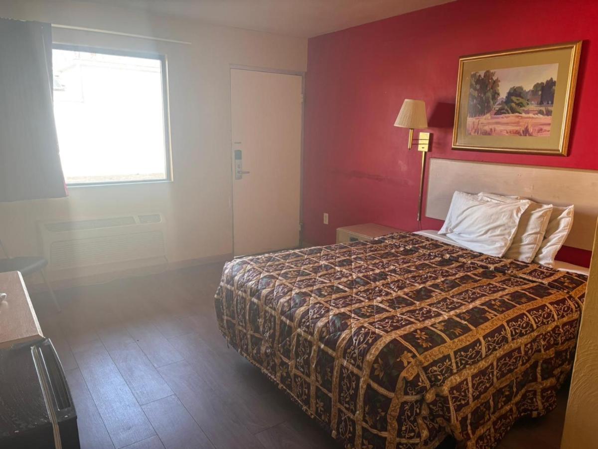 ECONOMY INN & SUITES - image 3