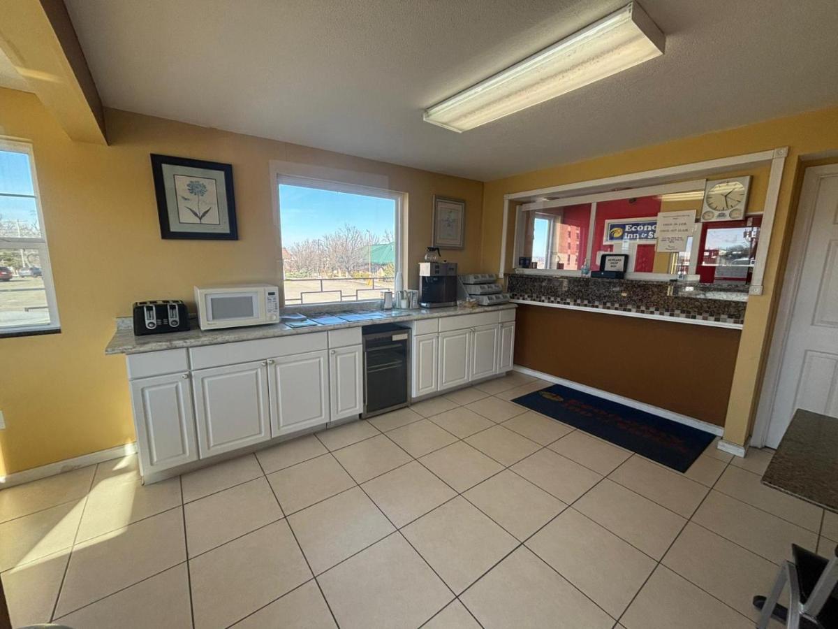 ECONOMY INN & SUITES - image 4