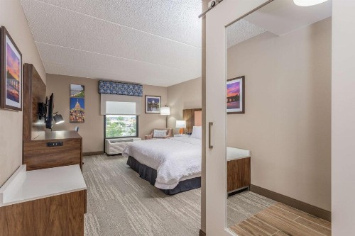 Hampton Inn Harrisburg-East/Hershey - image 13