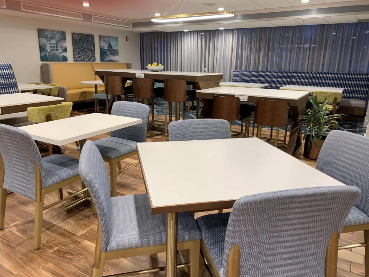 Hampton Inn Harrisburg-East/Hershey - image 6