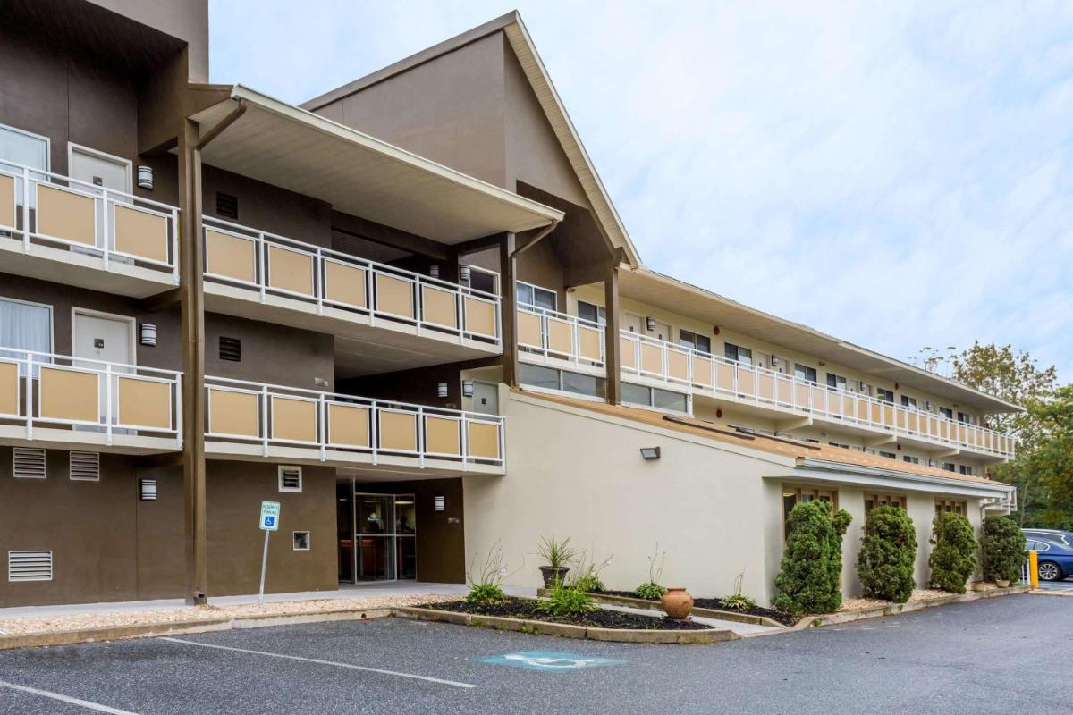 Days Inn by Wyndham Harrisburg North - main image