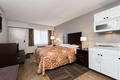 Days Inn by Wyndham Harrisburg North - image 12