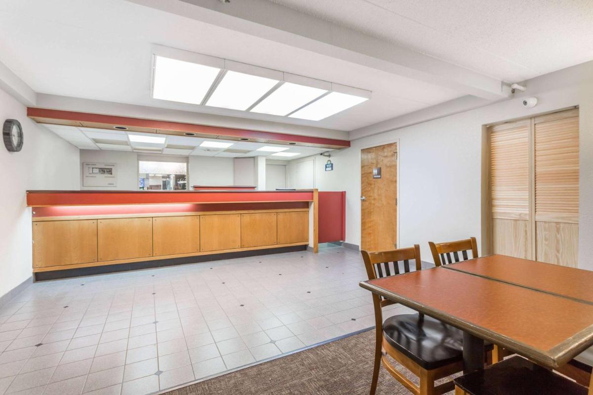 Days Inn by Wyndham Harrisburg North - image 3