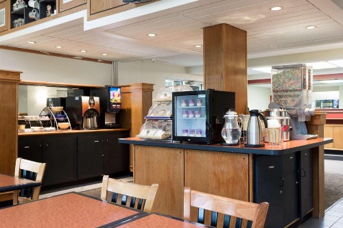 Days Inn by Wyndham Harrisburg North - image 5