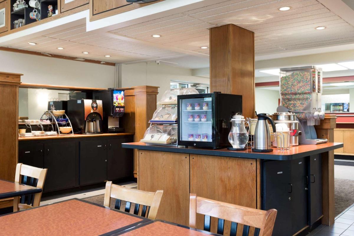 Days Inn by Wyndham Harrisburg North - image 5