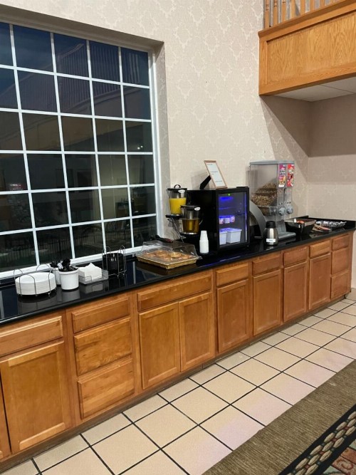 Super 8 by Wyndham Harrisburg Hershey North - image 18