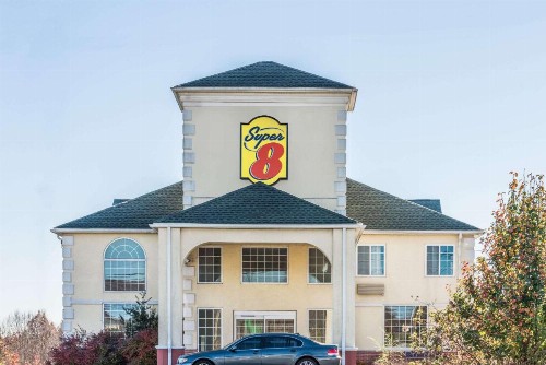 Super 8 by Wyndham Harrisburg Hershey North - image 2