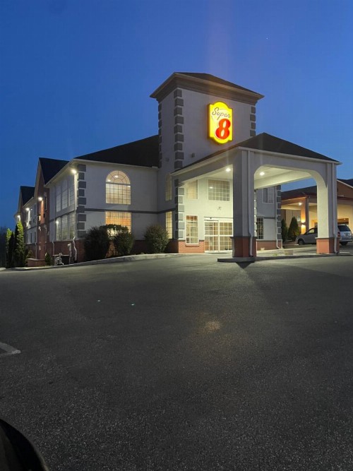 Super 8 by Wyndham Harrisburg Hershey North - image 20