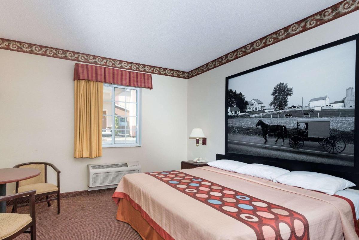 Super 8 by Wyndham Harrisburg Hershey North - image 4