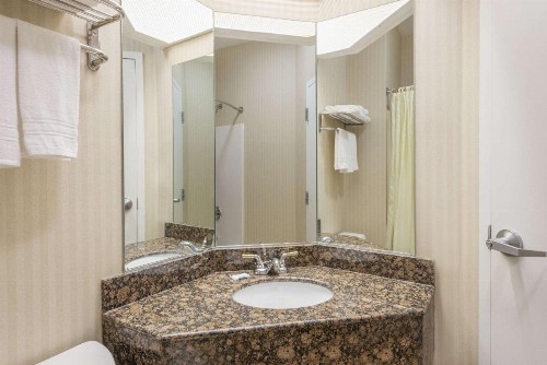 Super 8 by Wyndham Harrisburg Hershey North - image 6