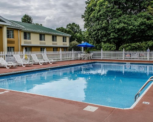 Baymont by Wyndham Harrisburg - image 2