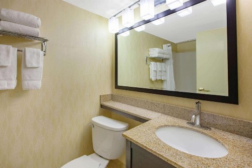 Baymont by Wyndham Harrisburg - image 8