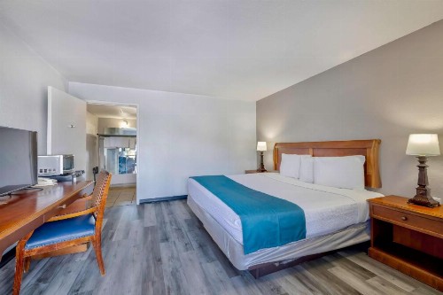 Americas Best Value Inn Harrisburg - image 10
