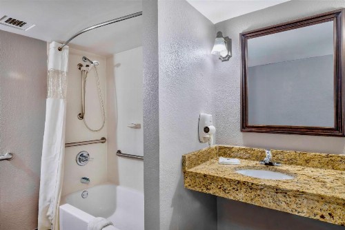 Americas Best Value Inn Harrisburg - image 16
