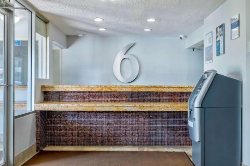 Americas Best Value Inn Harrisburg - image 2