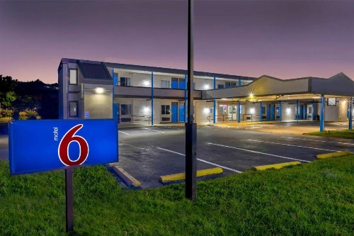 Americas Best Value Inn Harrisburg - image 3