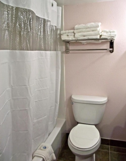Americas Best Value Inn Harrisburg - image 34