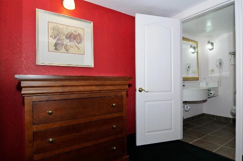 Americas Best Value Inn Harrisburg - image 46