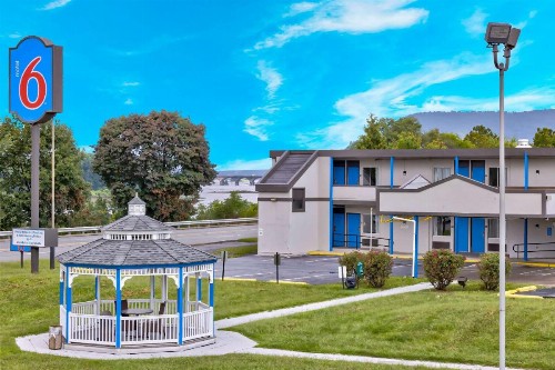 Americas Best Value Inn Harrisburg - image 9