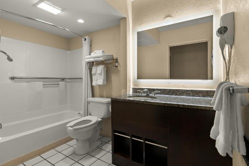 Ramada by Wyndham Harrisburg/Hershey Area - image 16