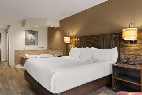 Ramada by Wyndham Harrisburg/Hershey Area - image 18