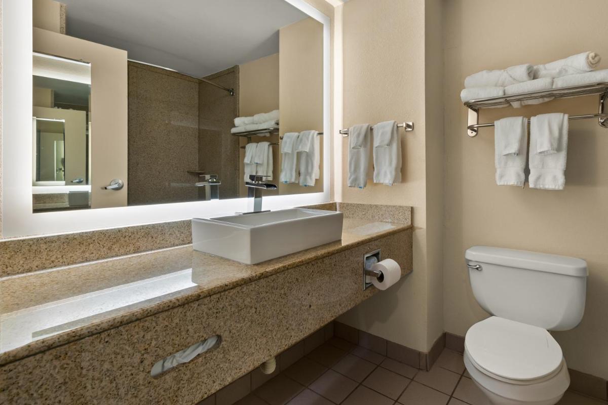Ramada by Wyndham Harrisburg/Hershey Area - image 6