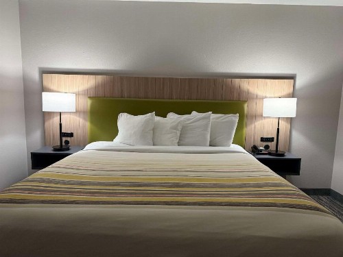 Country Inn & Suites by Radisson Harrisburg at Union Deposit Road PA - image 17