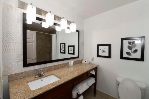 Country Inn & Suites by Radisson Harrisburg at Union Deposit Road PA - image 28