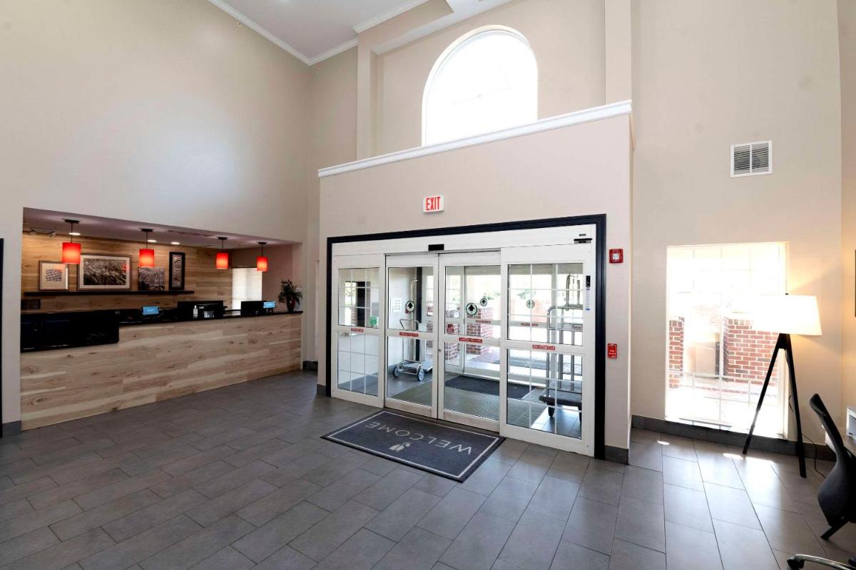Country Inn & Suites by Radisson Harrisburg at Union Deposit Road PA - image 6