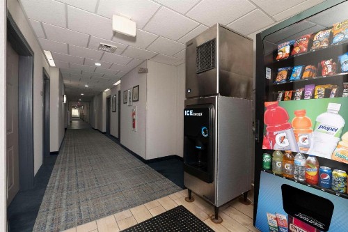 Country Inn & Suites by Radisson Harrisburg at Union Deposit Road PA - image 9