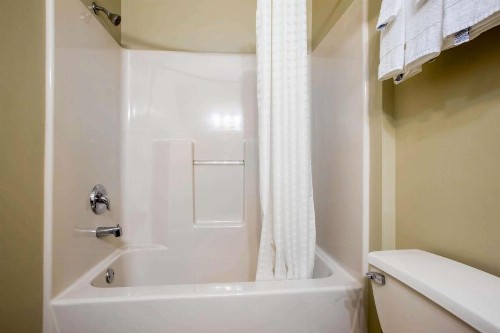 Econo Lodge Harrisburg - Hershey - image 13