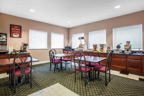 Econo Lodge Harrisburg - Hershey - image 17