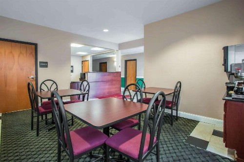 Econo Lodge Harrisburg - Hershey - image 19