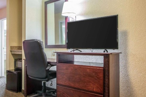 Econo Lodge Harrisburg - Hershey - image 2