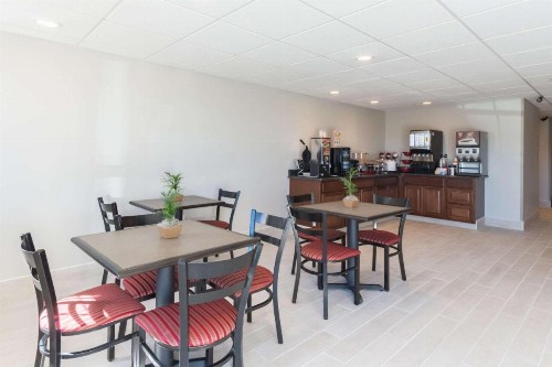 Econo Lodge Harrisburg Southwest of Hershey Area - image 10