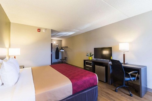 Econo Lodge Harrisburg Southwest of Hershey Area - image 20