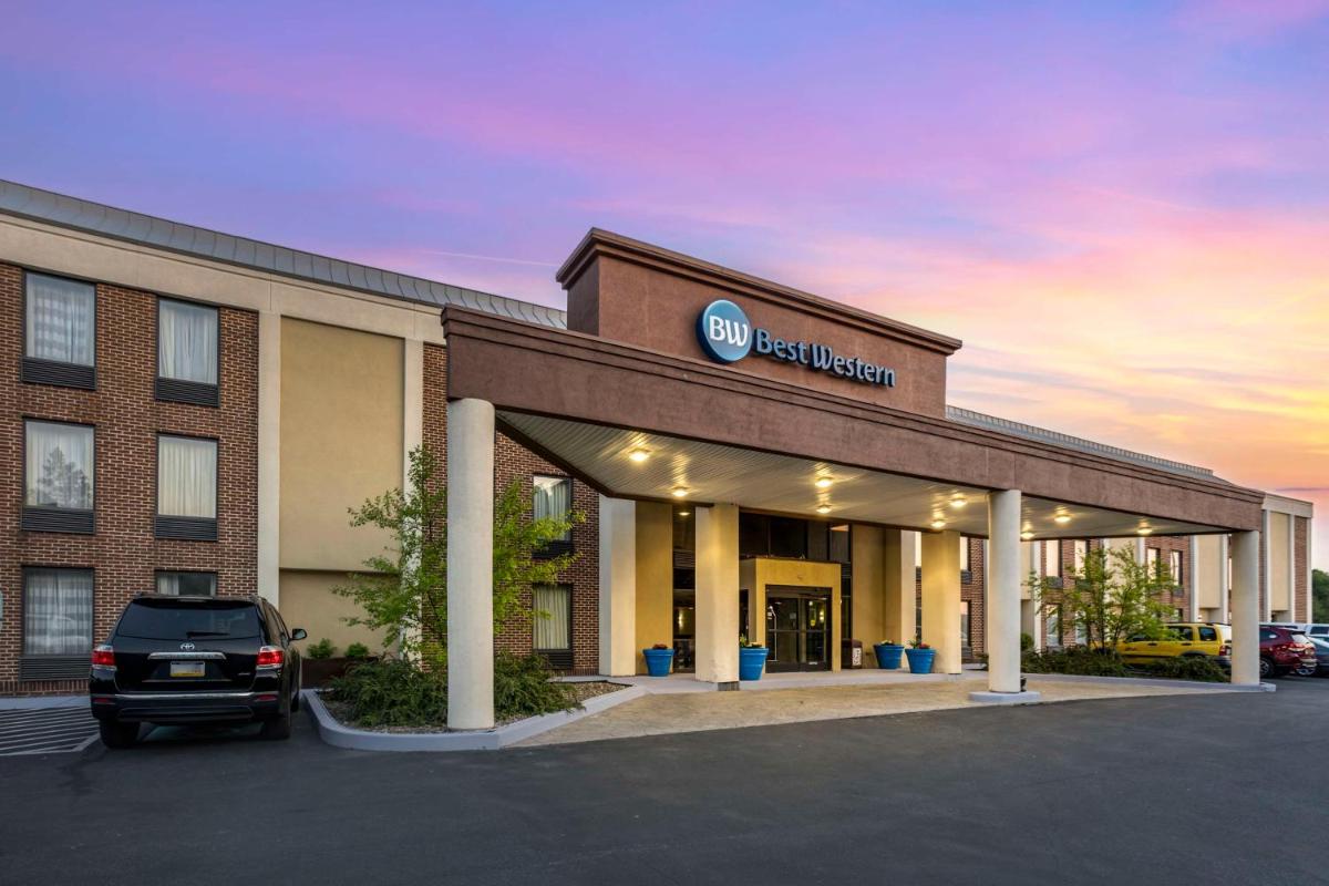 Best Western Harrisburg North Hotel - main image
