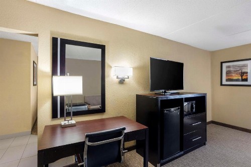 Best Western Harrisburg North Hotel - image 29