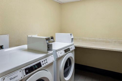 Best Western Harrisburg North Hotel - image 35
