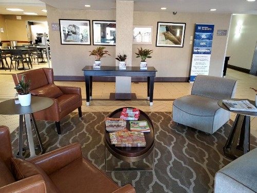 Best Western Harrisburg North Hotel - image 4
