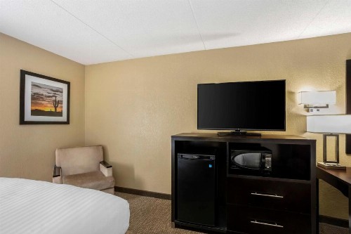 Best Western Harrisburg North Hotel - image 5