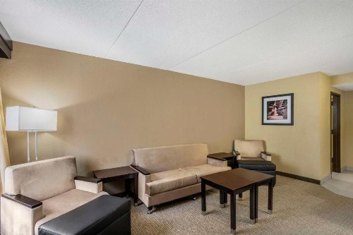 Best Western Harrisburg North Hotel - image 9