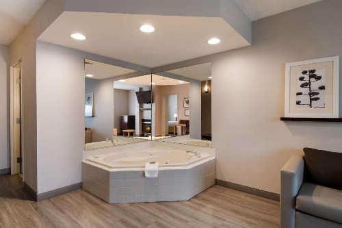 Country Inn & Suites by Radisson Harrisburg Northeast (Hershey) PA - image 25