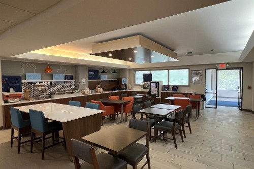 Holiday Inn Express Harrisburg NE an IHG Hotel - image 17