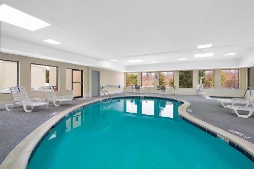 Holiday Inn Express Harrisburg NE an IHG Hotel - image 20