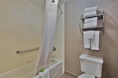 Holiday Inn Express Harrisburg NE an IHG Hotel - image 29