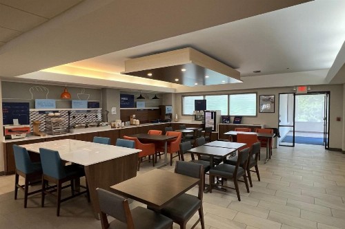 Holiday Inn Express Harrisburg NE an IHG Hotel - image 34
