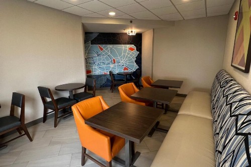 Holiday Inn Express Harrisburg NE an IHG Hotel - image 4