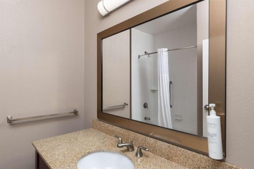 Hampton Inn & Suites Harrisburg - image 10